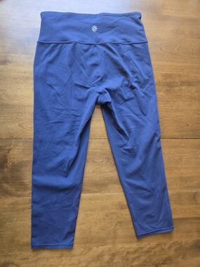 Athleta Navy Capri Leggings Small High Rise Athletic Yoga Workout Cropped Active
